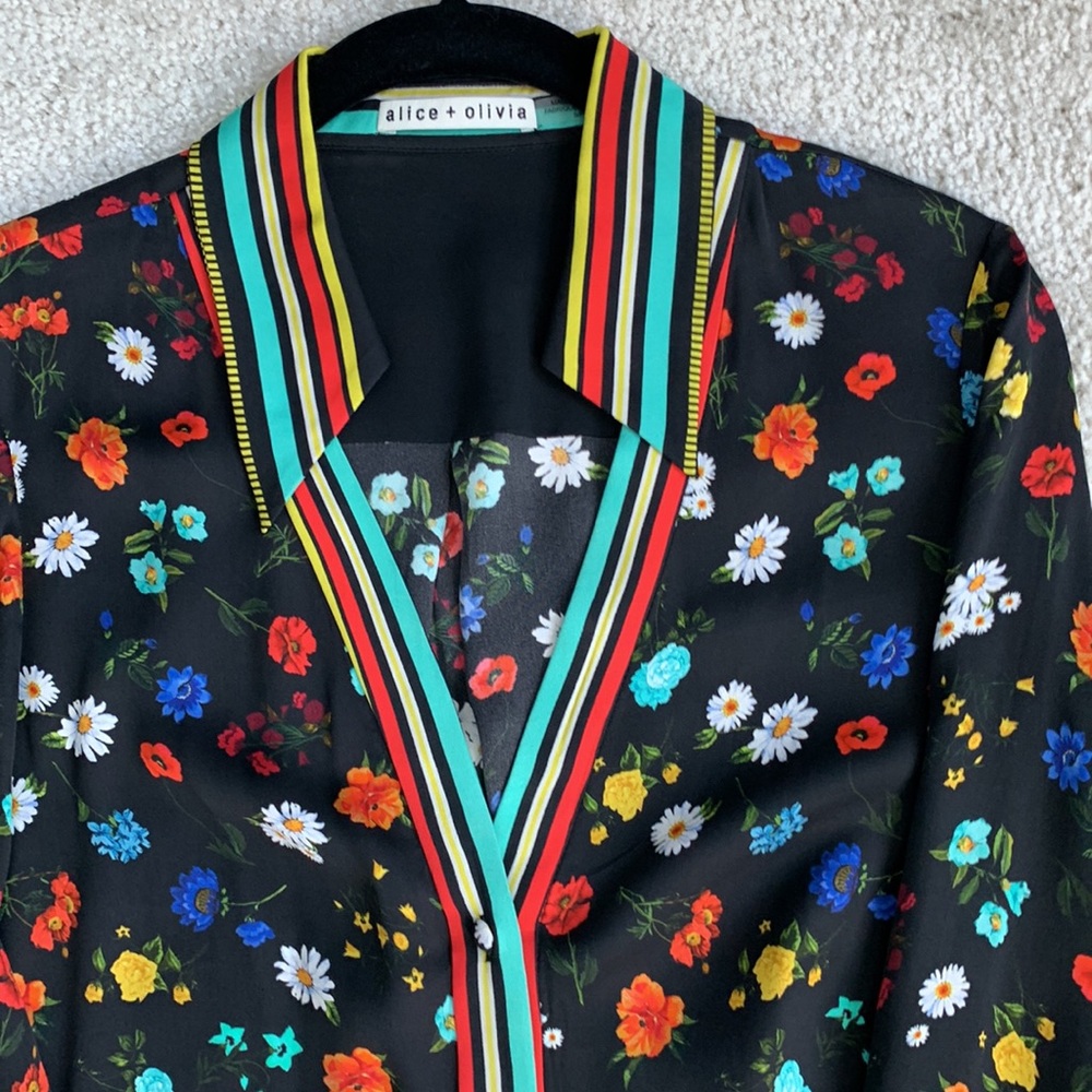 ❤️Alice  + Olivia Floral Bell Sleeve NWOT - Picture 4 of 12